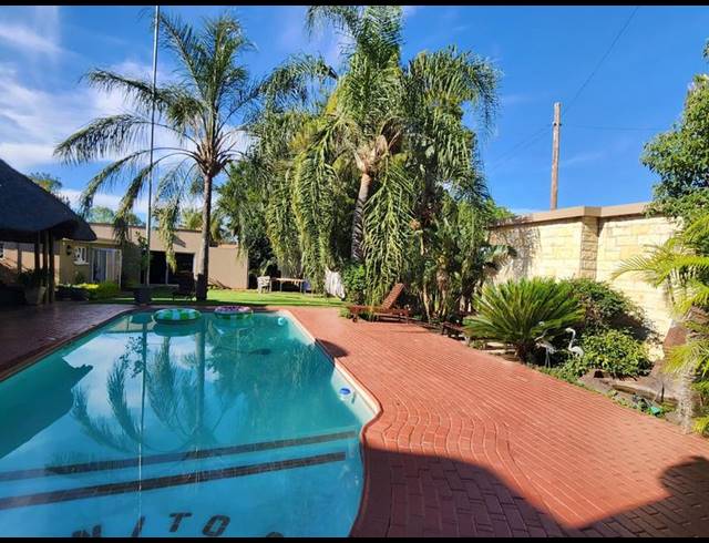 5 BEDROOM HOUSE FOR SALE IN CAPITAL PARK